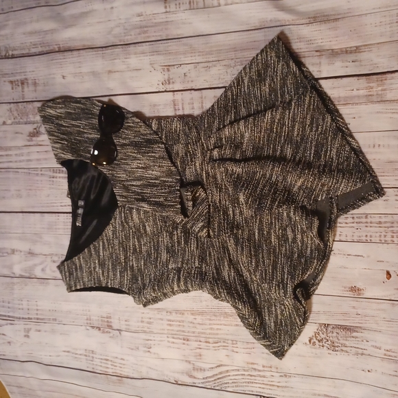 ladies top - Picture 1 of 3